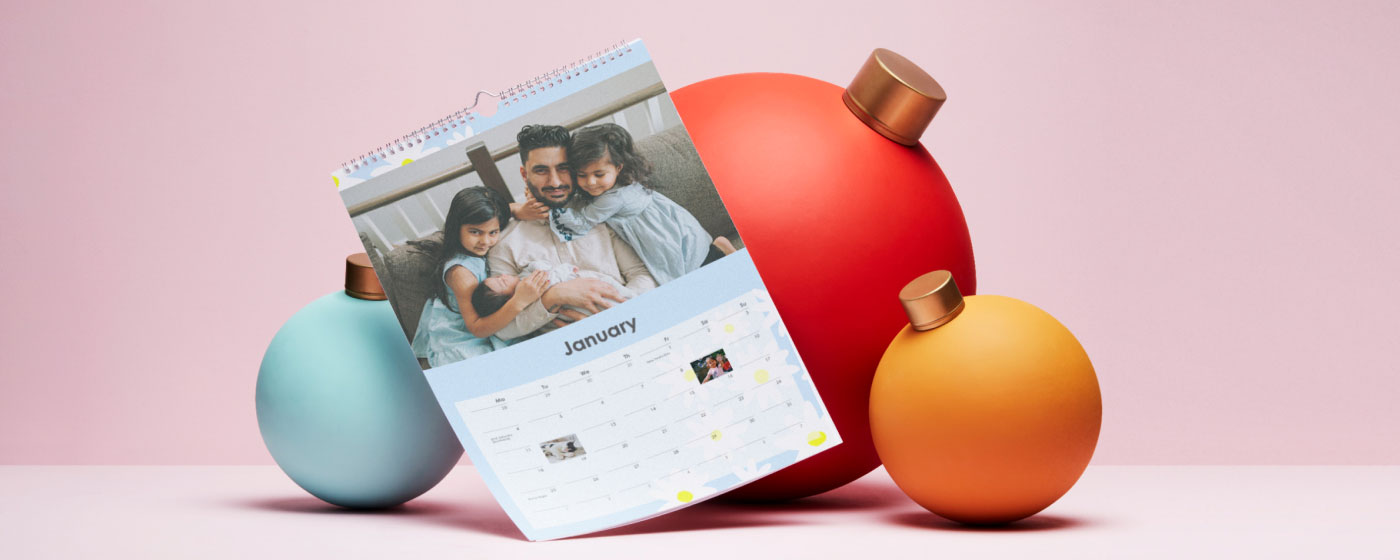 Personalised calendar with baubles