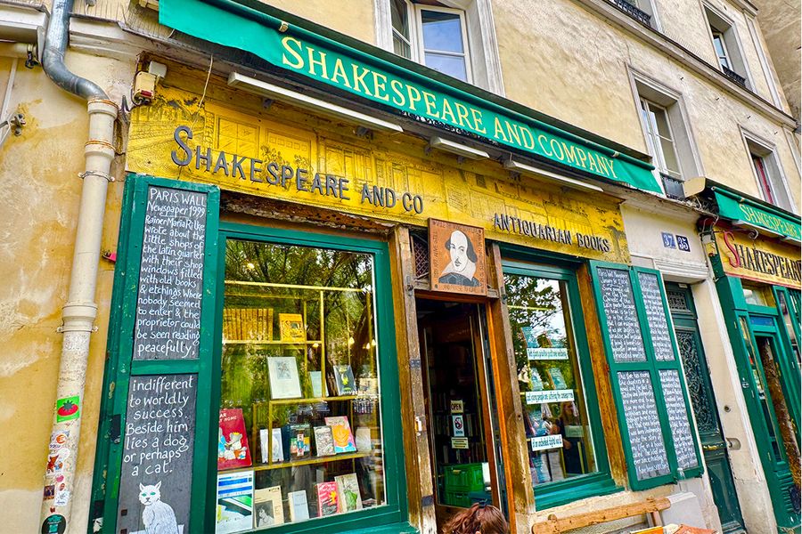 Shakespeare and Company bookstore in Paris, a historic literary landmark overlooking the Seine, perfect for finding rare editions and literary travel inspiration with Photobox.
