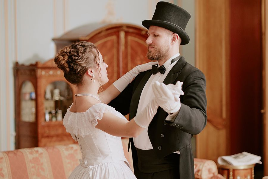 A couple in a kitsch retro wedding photo wearing Bridgerton inspired dress styles for wedding, showcasing the new nostalgia and 2026 wedding trends with Photobox.