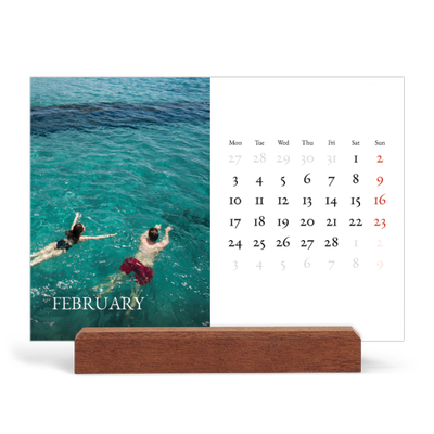 Easel Desk Calendar Landscape  — Simple serif [February]